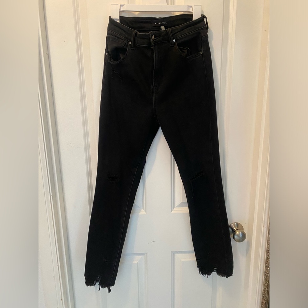 Sleek Black distressed Risen Ankle Jeans